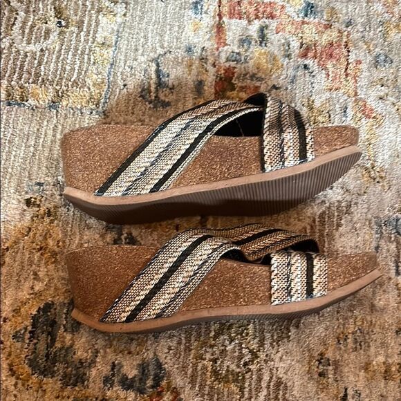 NWOB Maurices Striped Wedge Sandals - Picture 3 of 5